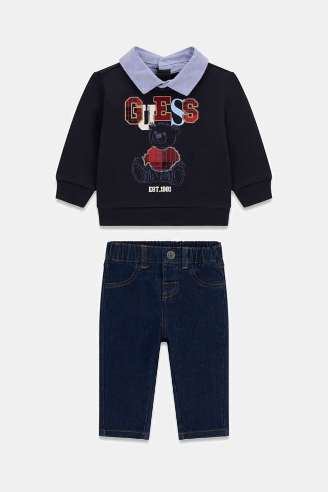 Conjunto de moletom, camisa Oxford e jeans