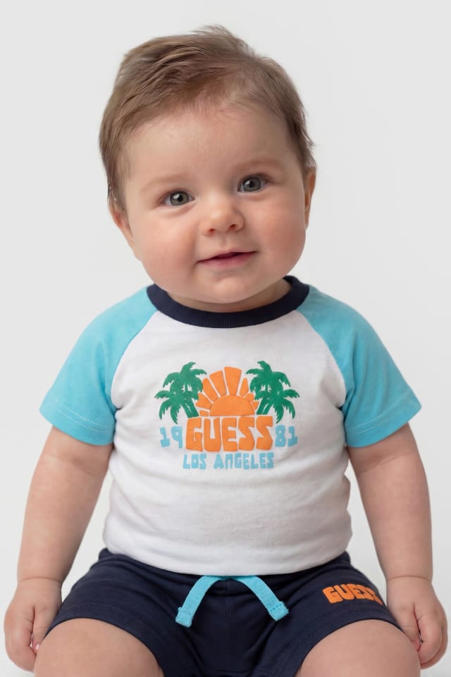 Conjunto de camiseta e shorts de algodão