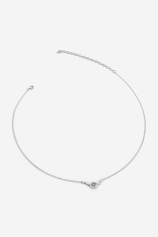 Pretty collier