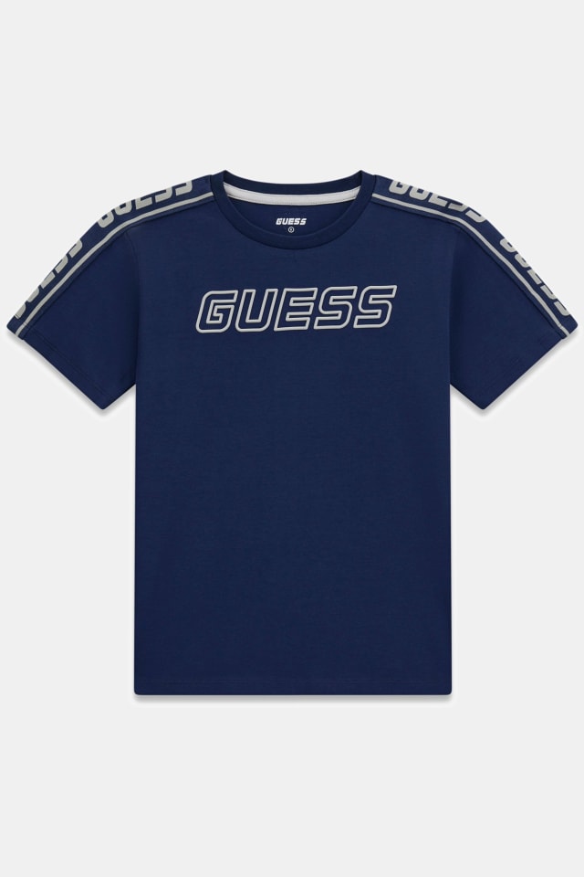 T-shirt com fita com logo lateral.