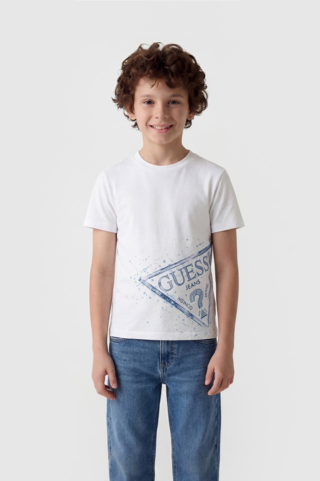 Camiseta com logo impresso