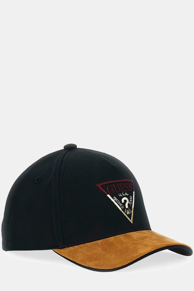 Boné de beisebol com logo triangular