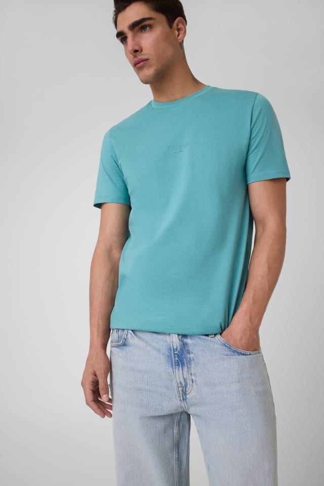 Camiseta con logotipo pequeño