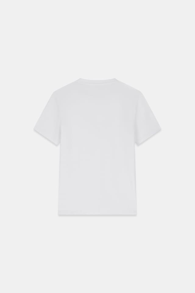 T-shirt com logo pequeno