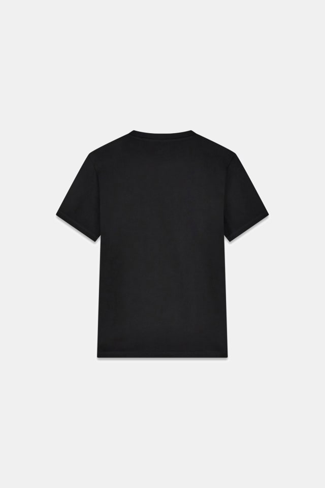 T-shirt com logo pequeno