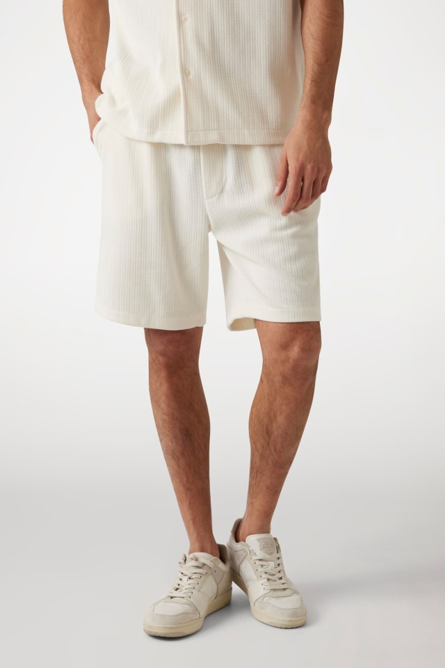 Tekst&uuml;re &ouml;rg&uuml; regular fit şort