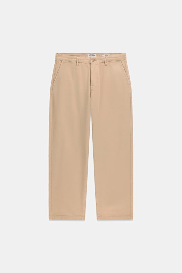 Pantalón ancho modelo chino