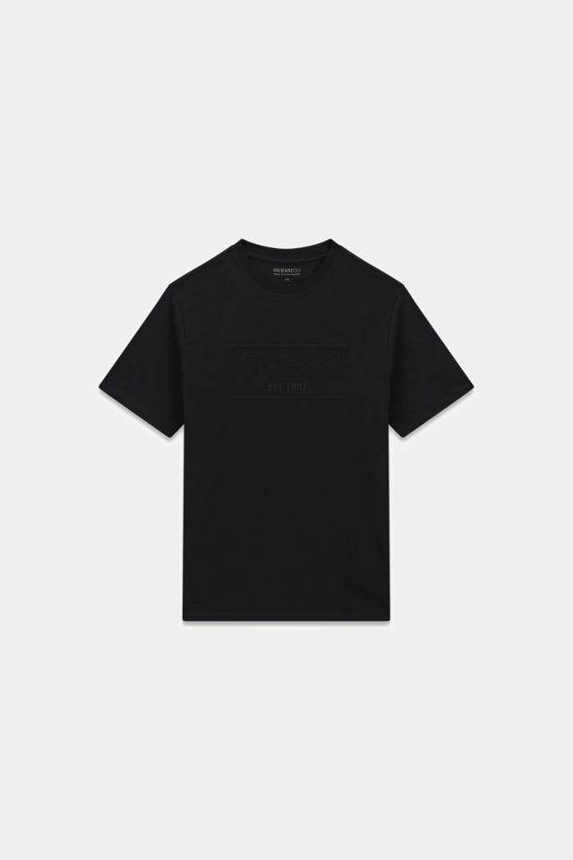 Camiseta com logo bordado