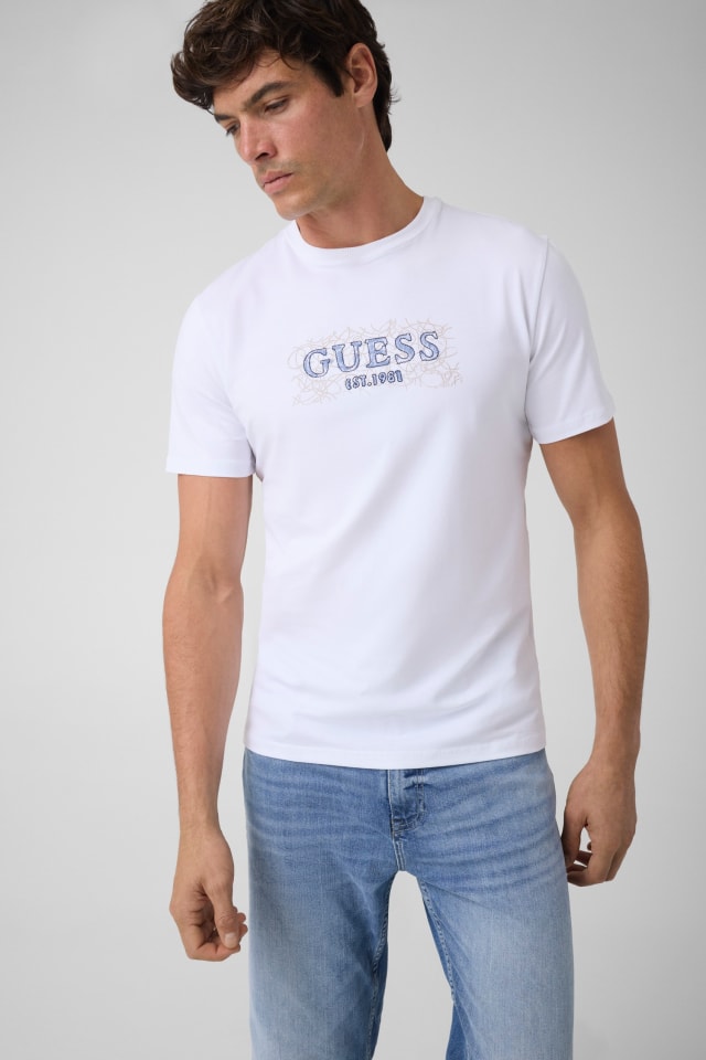Camiseta com logo impresso