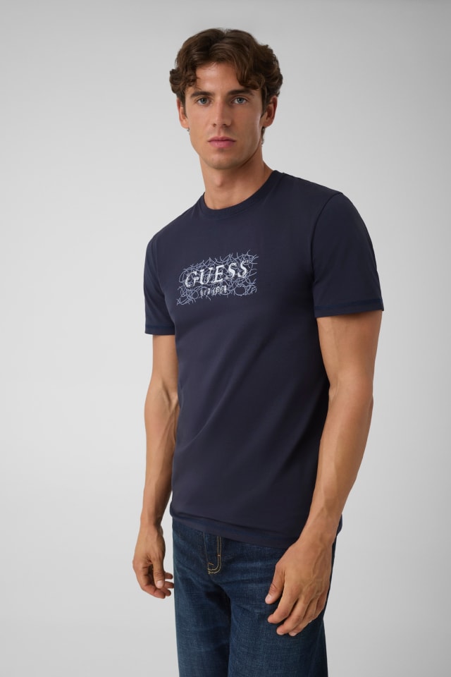 Camiseta com logo impresso