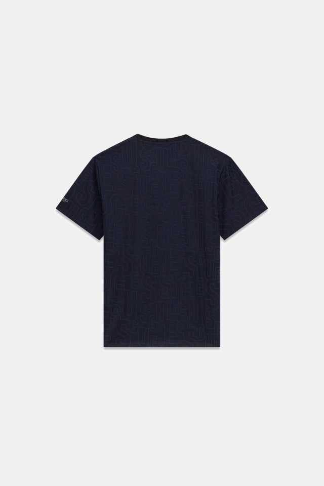 Camiseta com logo por toda a peça