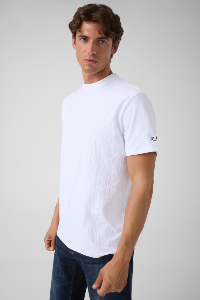 Camiseta com logo por toda a peça