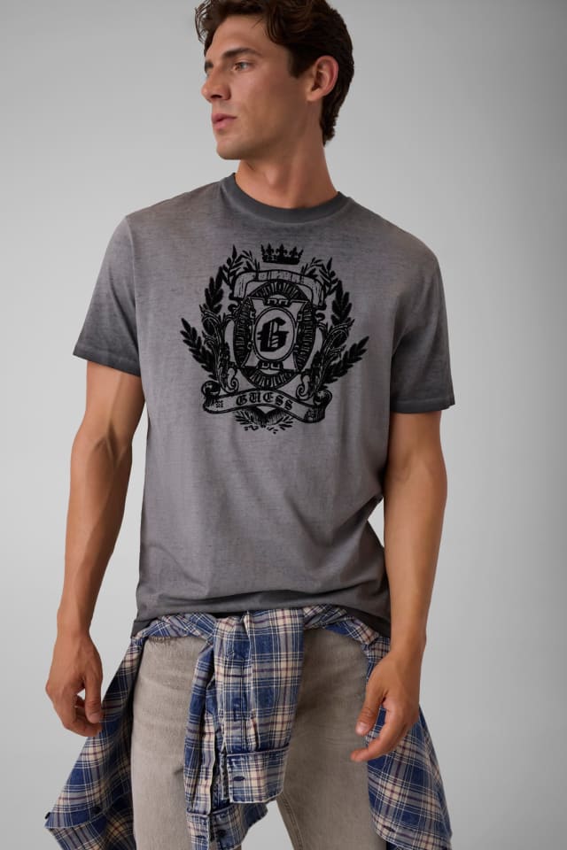 Camiseta com logo impresso