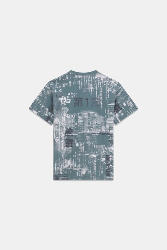 Camiseta com logo impresso