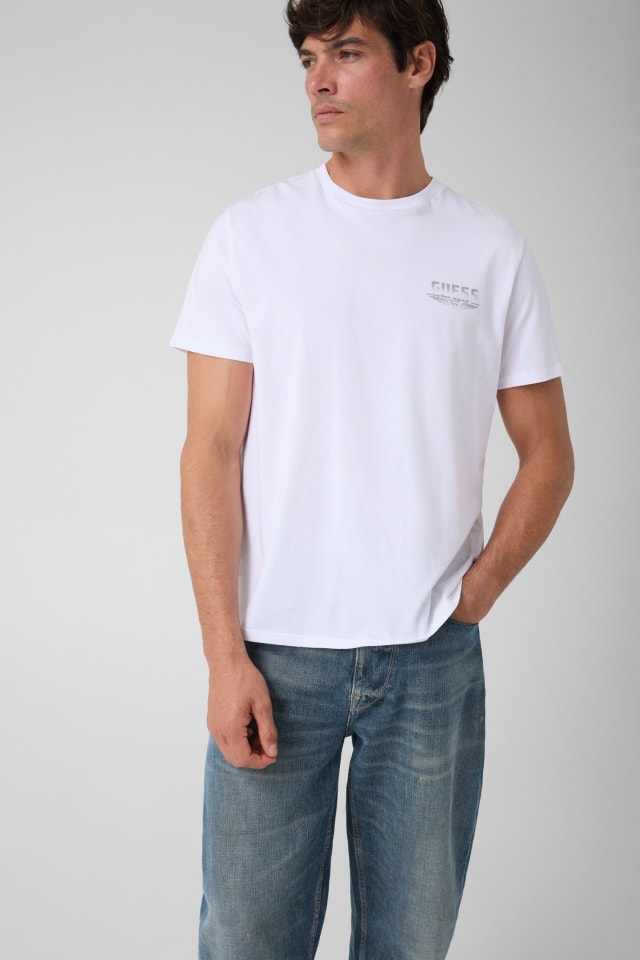 Camiseta com logo impresso