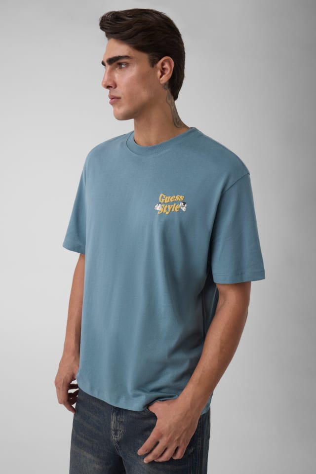 Camiseta com logo estampado
