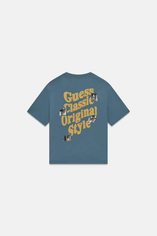 Camiseta com logo estampado