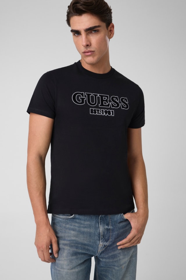 Camiseta com logo estampado