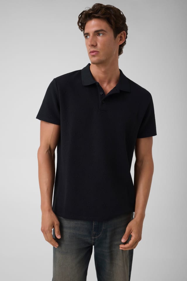 Polo com logo bordado