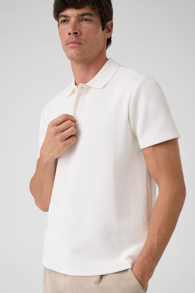 Polo com logo bordado