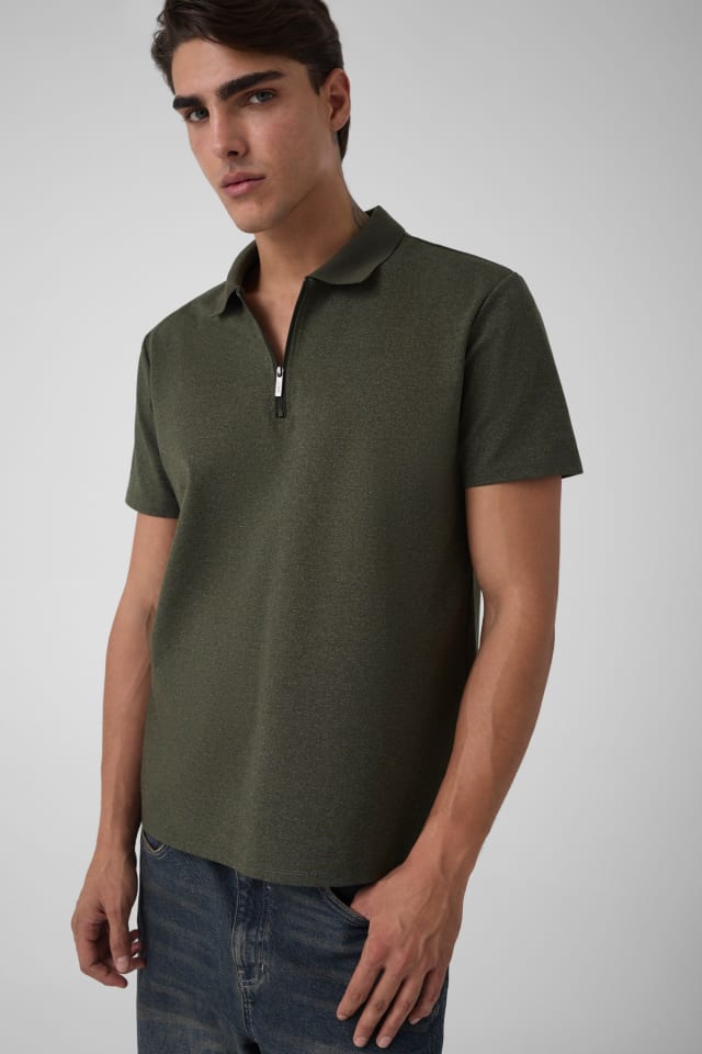 Polo de malha com meio zíper