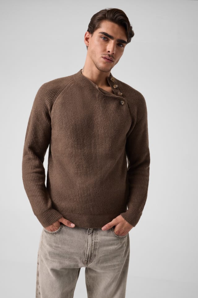Bottoned sweater