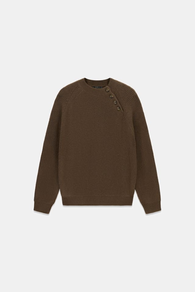Bottoned sweater
