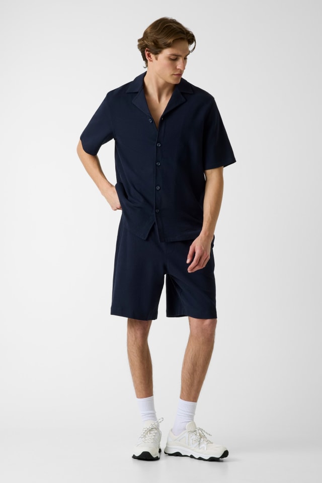 Regular-fit &scaron;ortky