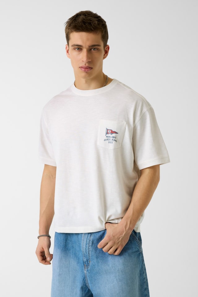Camiseta corta y amplia