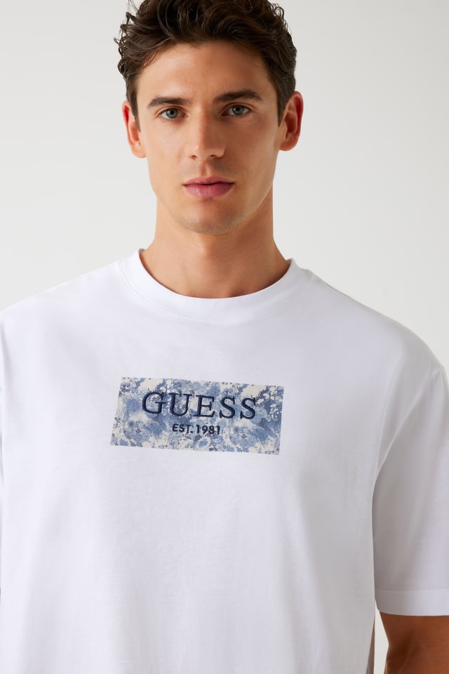T-shirt con logo ricamato