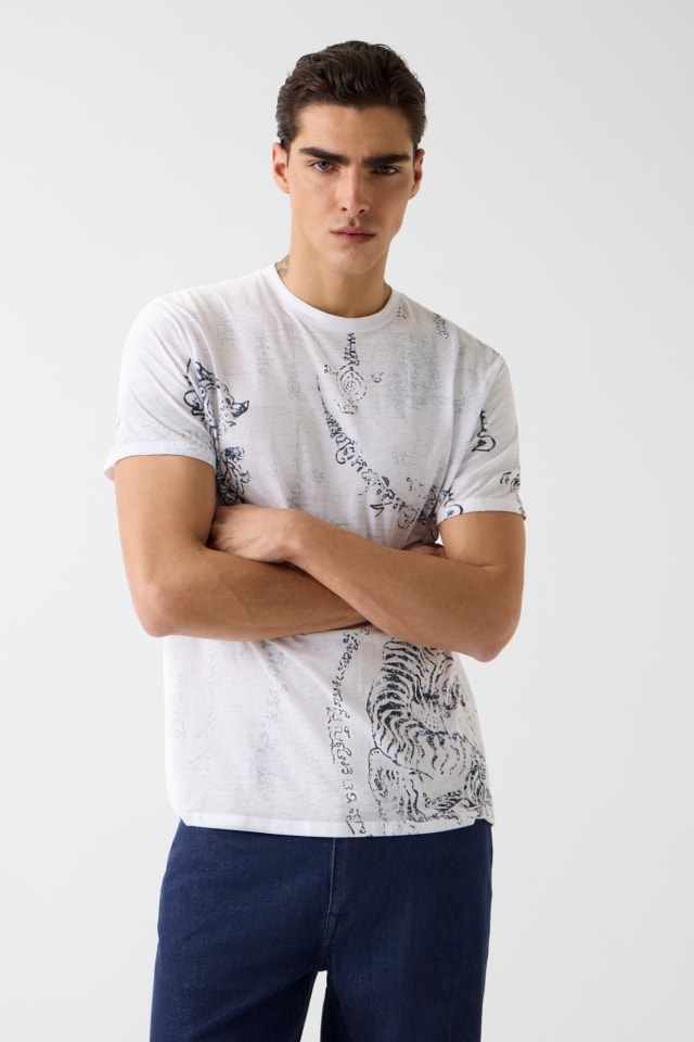 Camiseta con estampado gráfico