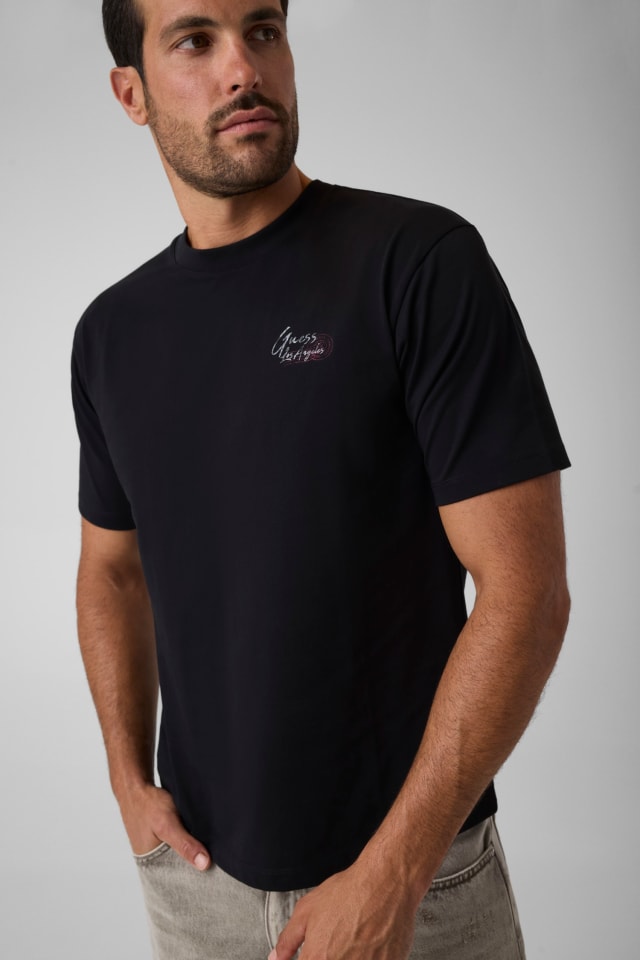 Camiseta com logo estampado