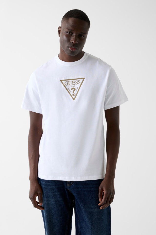 Camiseta com logo triangular
