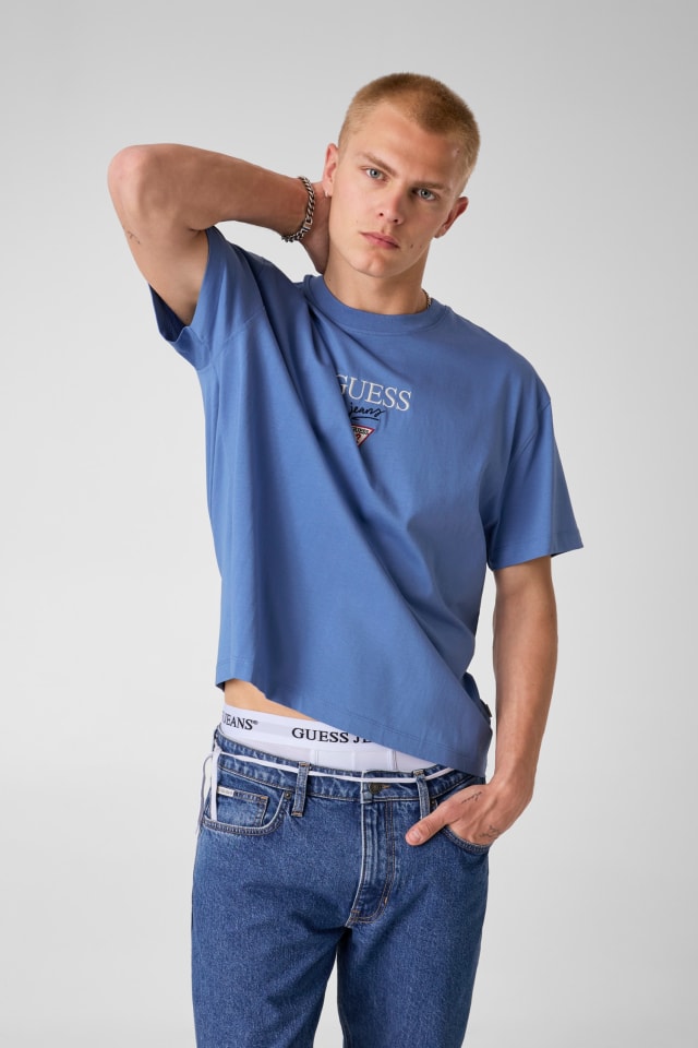 Camiseta com estampa de logo