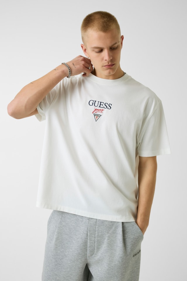 Camiseta com estampa de logo