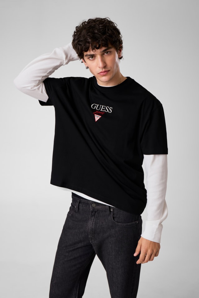 Camiseta com estampa de logo