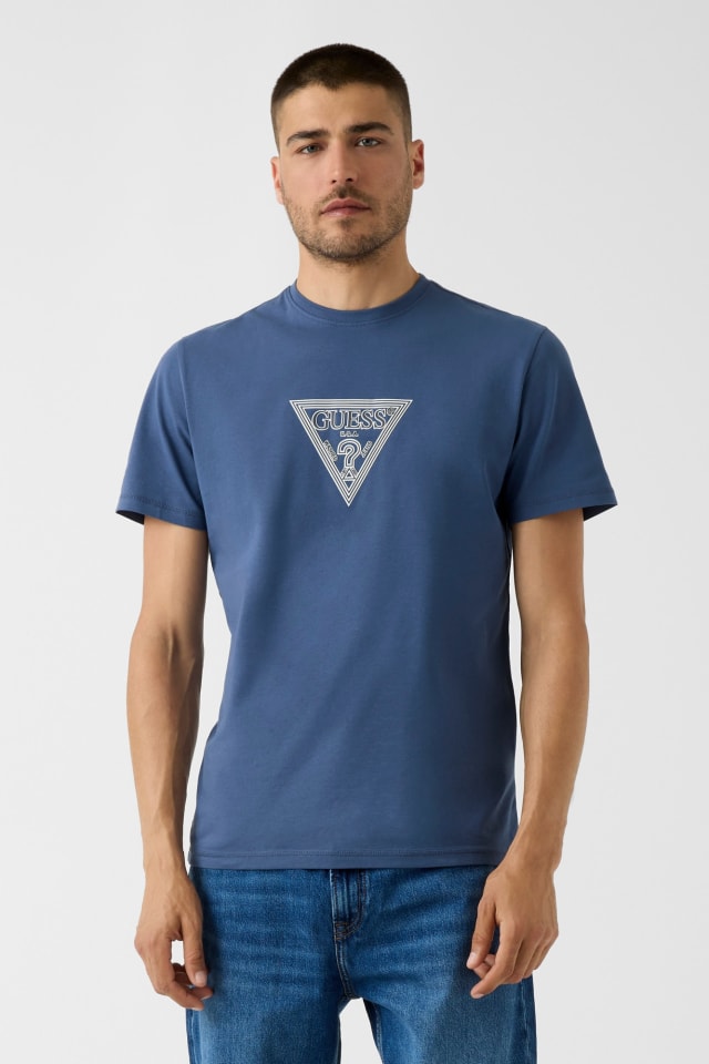 Camiseta com logo estampado