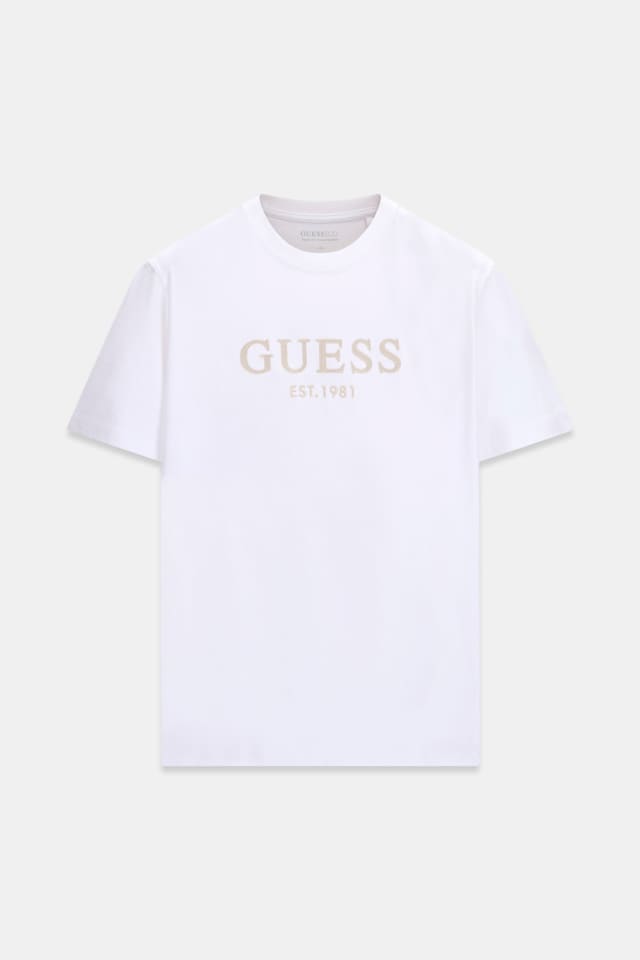 Camiseta com logo bordado