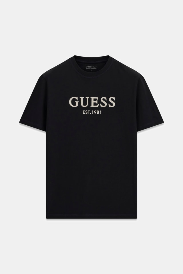 Camiseta com logo bordado