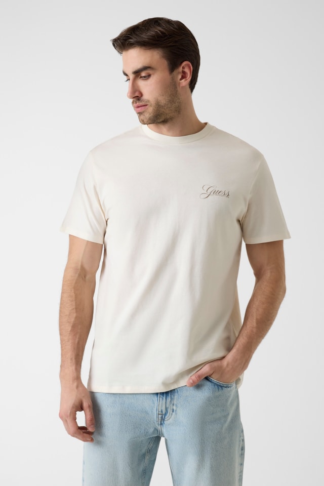 Camiseta com logo estampado