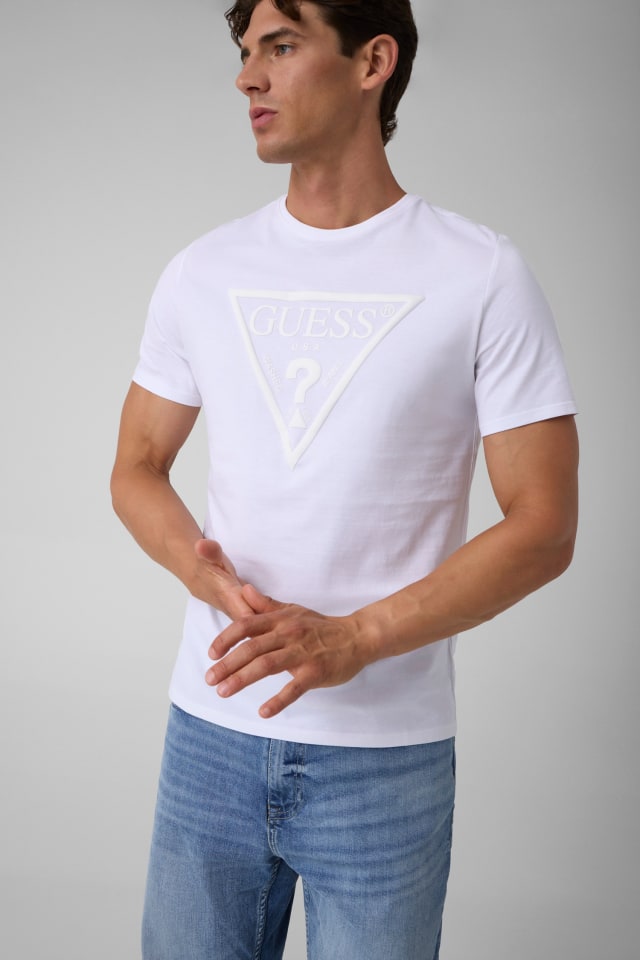 Camiseta com logo impresso