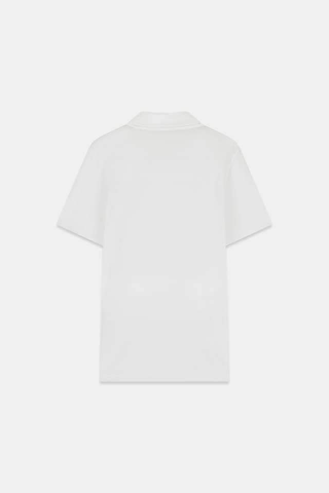 Polo com logo bordado