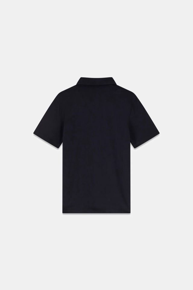 Polo com logo bordado