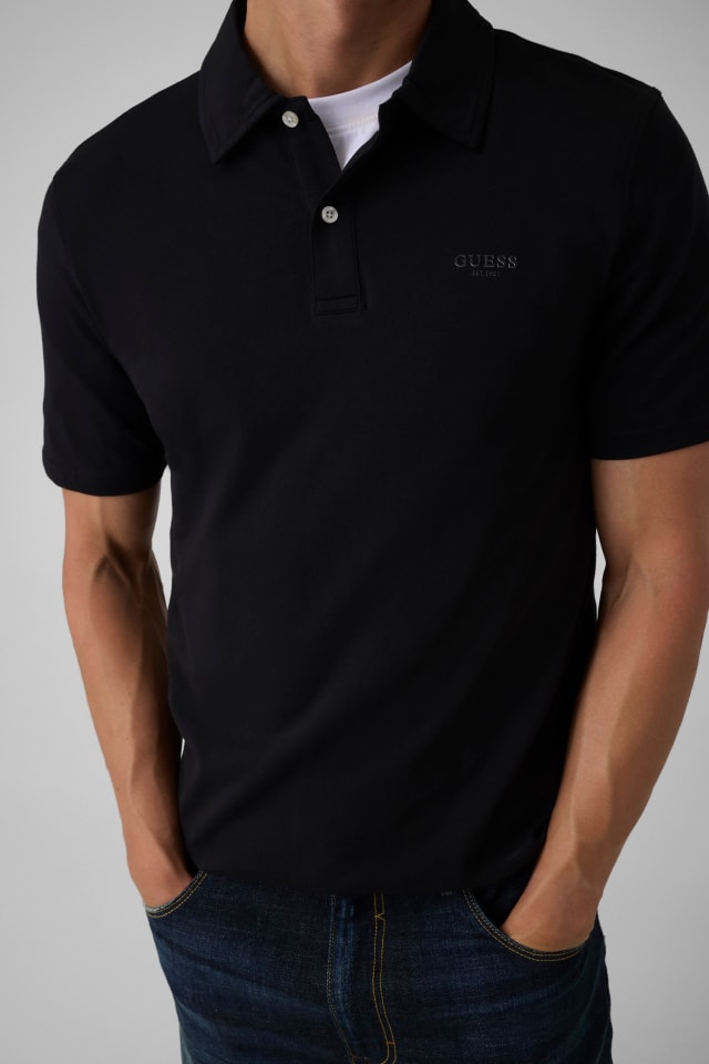 Polo com logo bordado