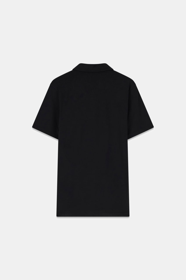 Polo com logo bordado