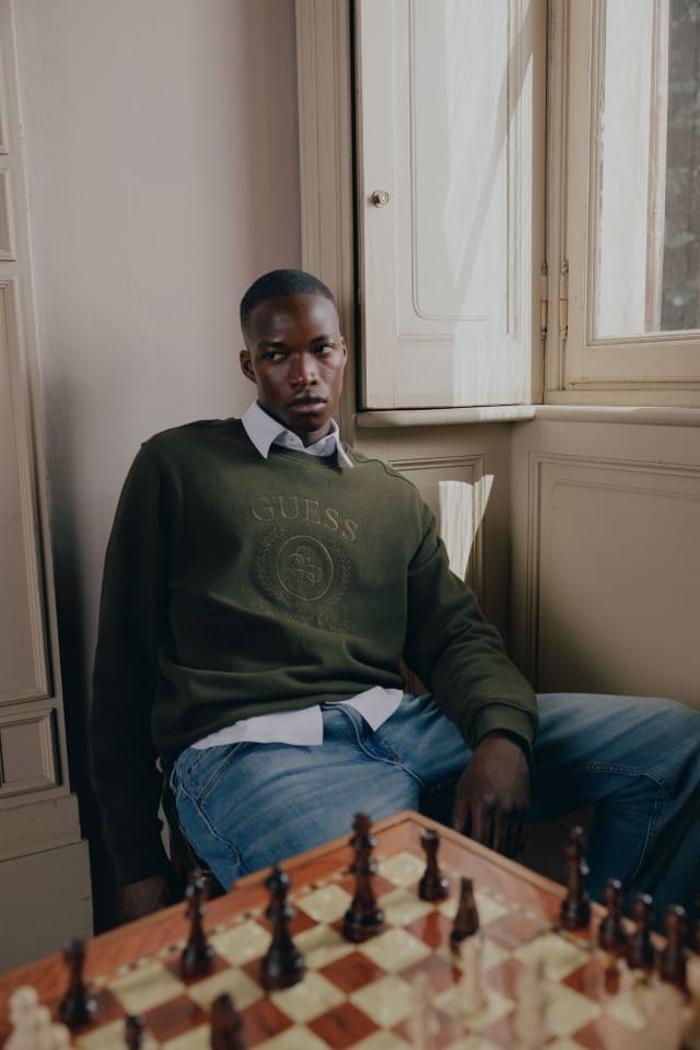 Sweatshirt com logo bordado