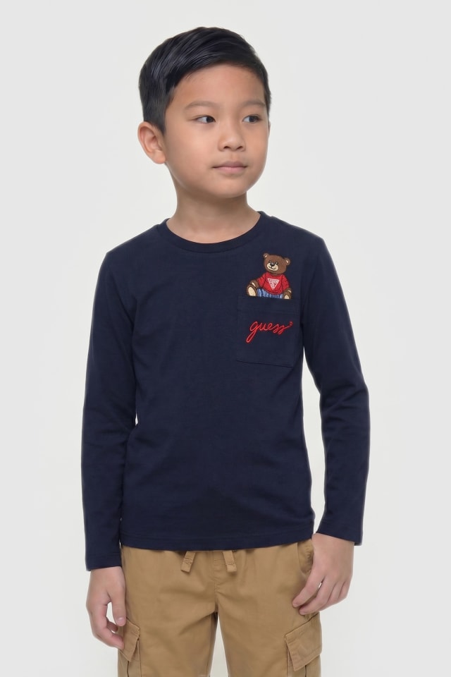Camiseta con logotipo bordado