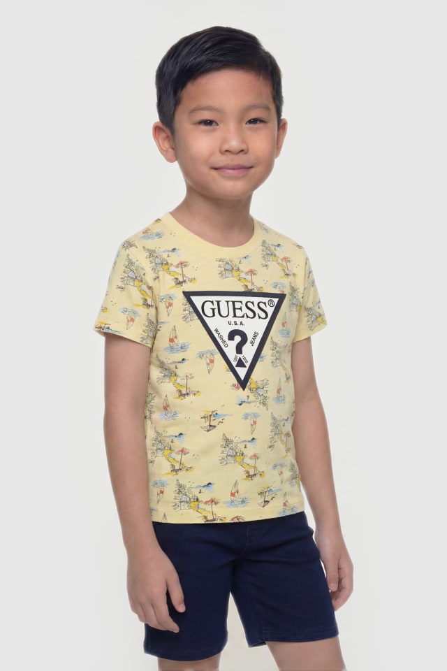 Conjunto de t-shirt e calções