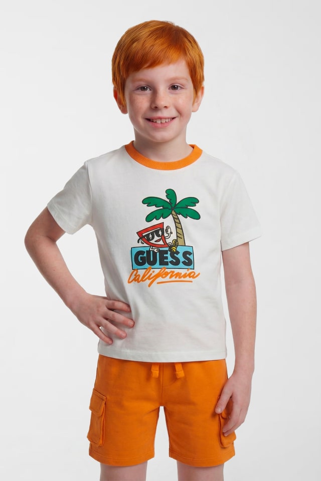 Conjunto de camiseta e calções