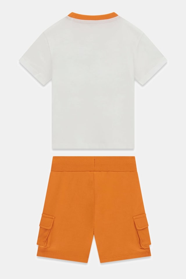 Conjunto de camiseta e calções